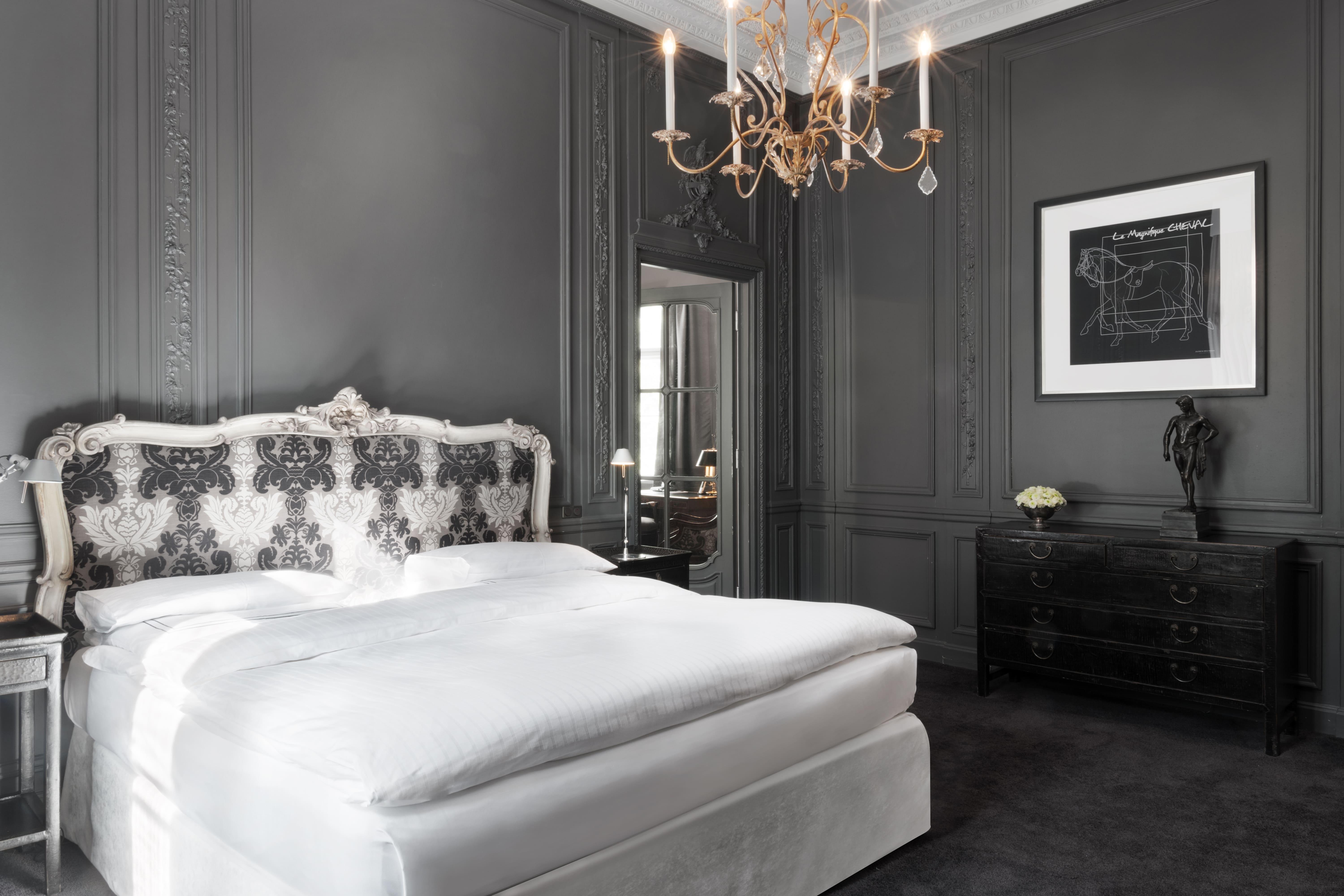 Schlosshotel Berlin Luaran gambar A bedroom at the Hotel de Ville
