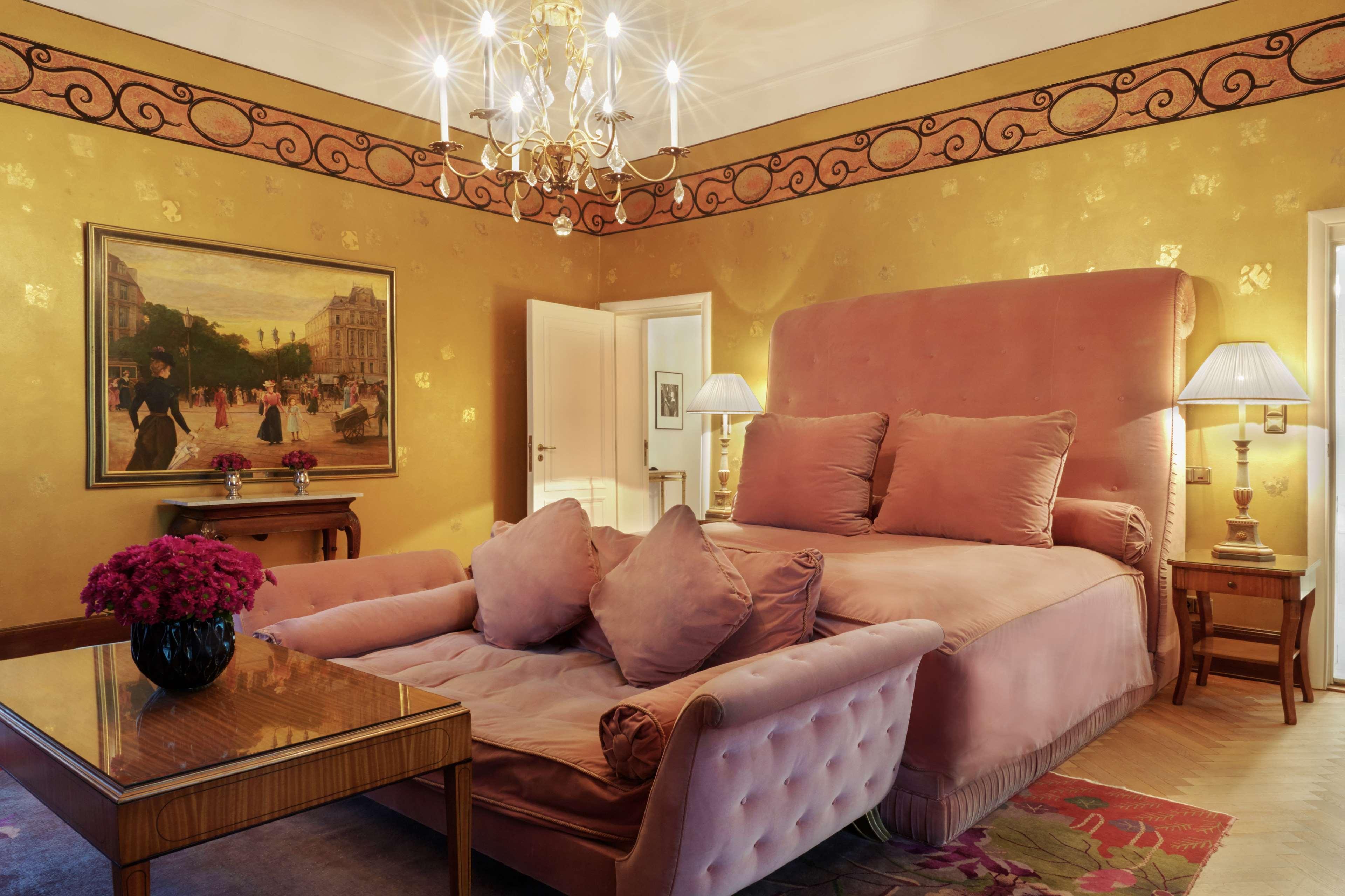 Schlosshotel Berlin Luaran gambar A bedroom at the hotel