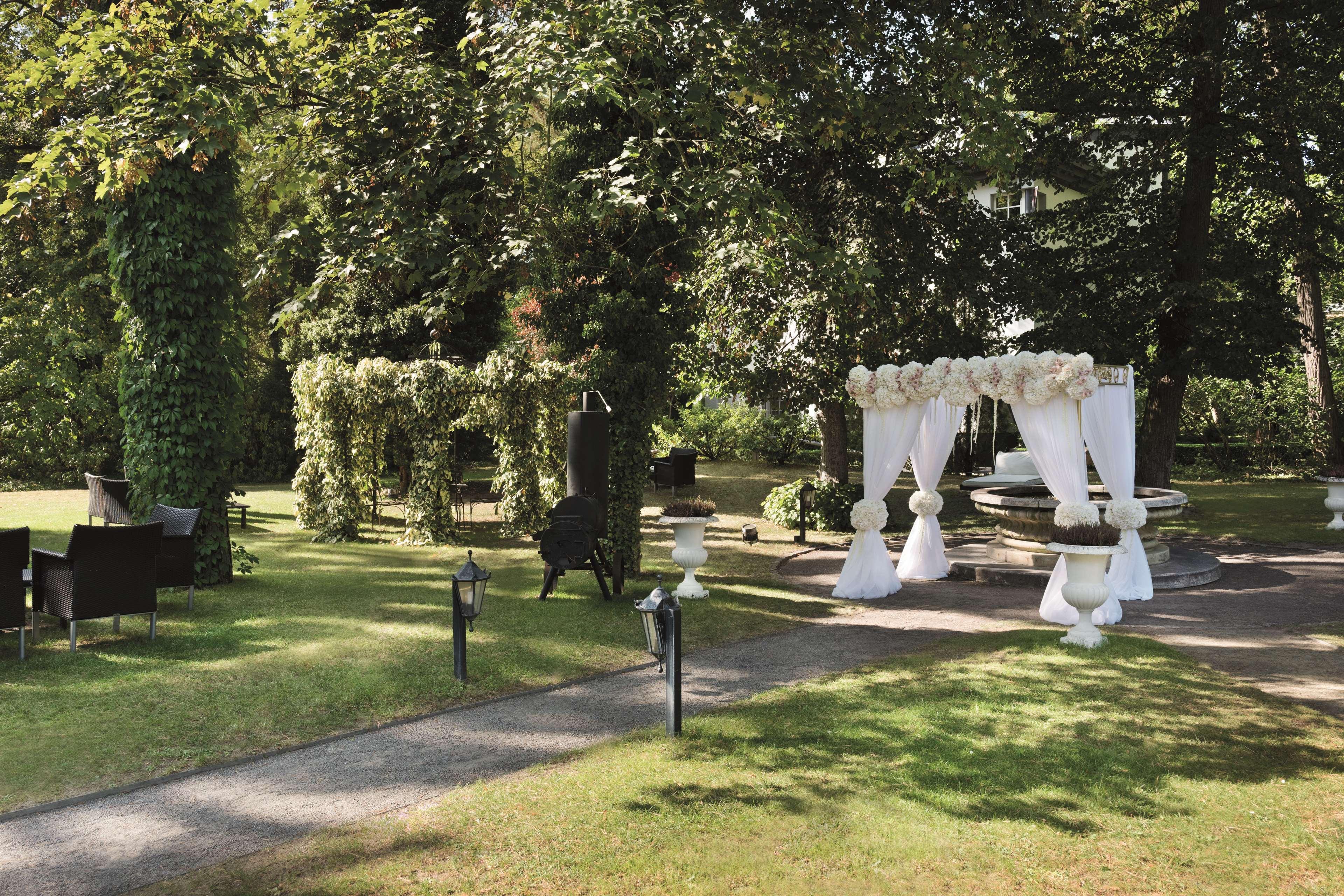 Schlosshotel Berlin Luaran gambar The park