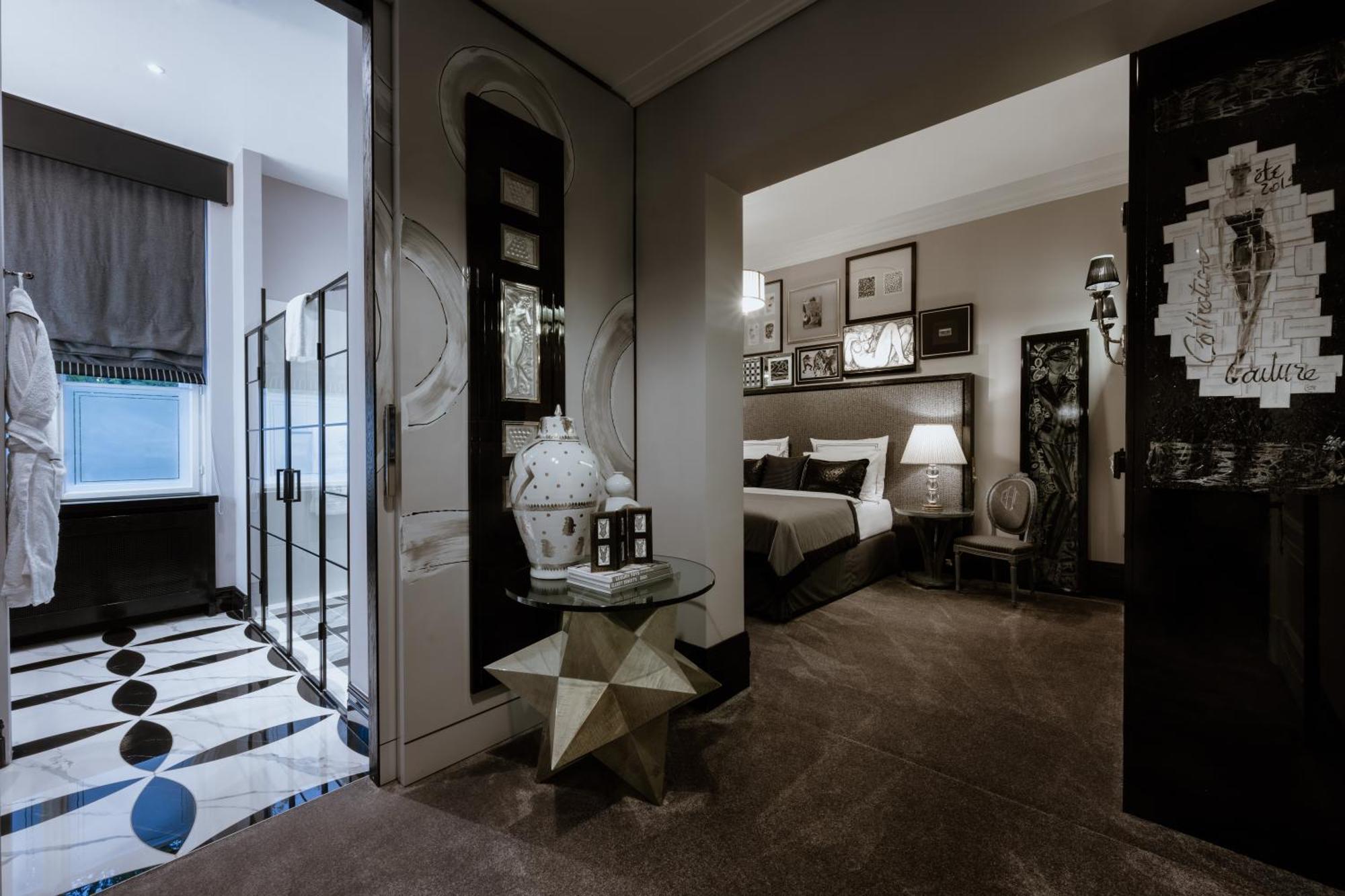 Schlosshotel Berlin Luaran gambar A suite at the Mandarin Oriental, Paris