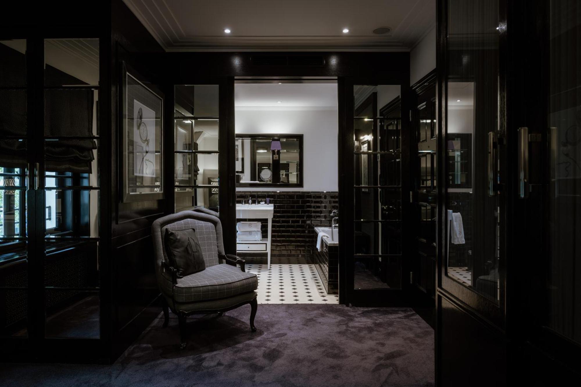 Schlosshotel Berlin Luaran gambar The bathroom of a suite at The Ivy Hotel