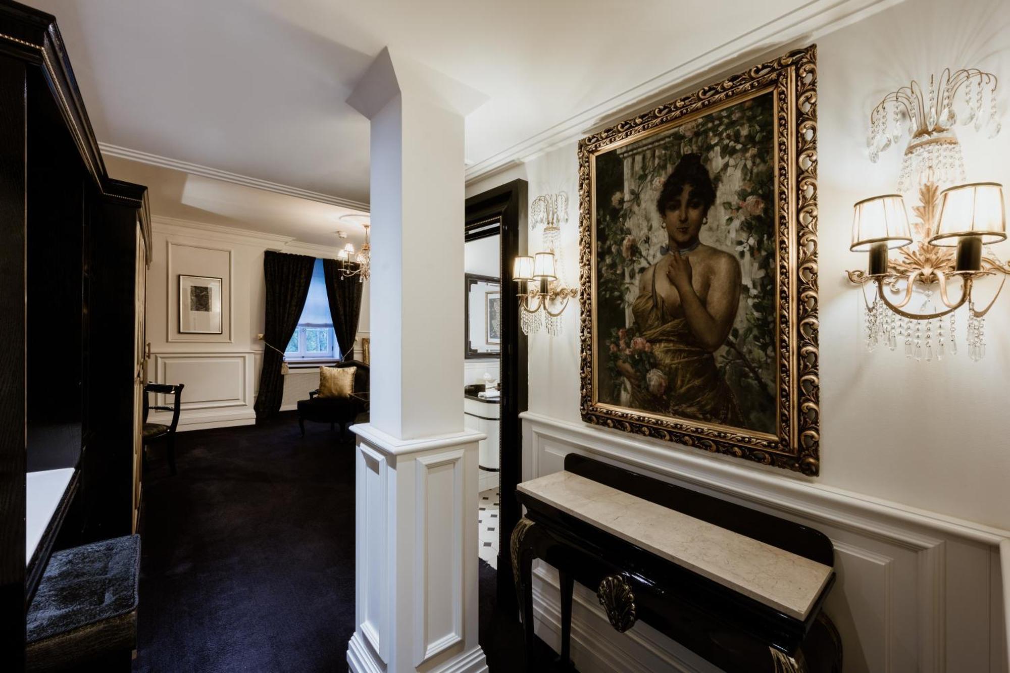 Schlosshotel Berlin Luaran gambar Interior of the hotel
