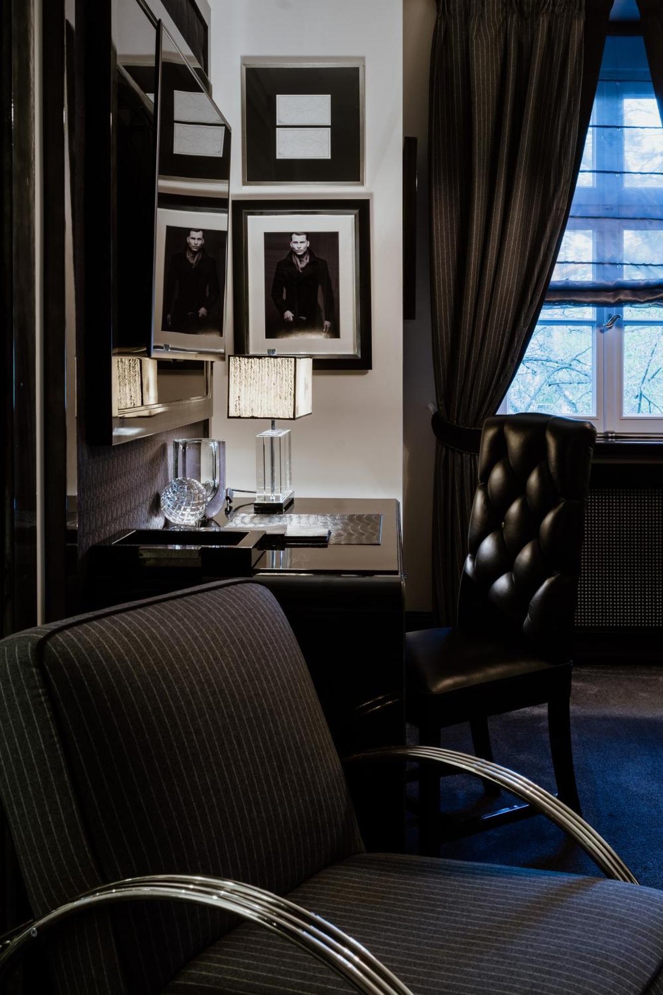 Schlosshotel Berlin Luaran gambar The interior of the club