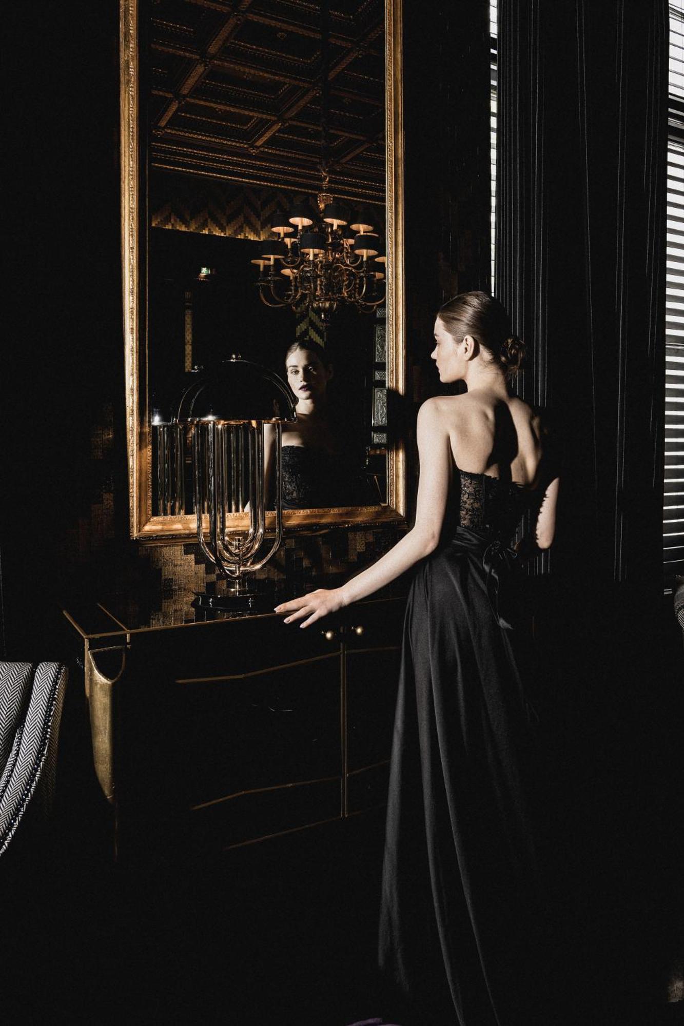 Schlosshotel Berlin Luaran gambar A model wearing a black dress