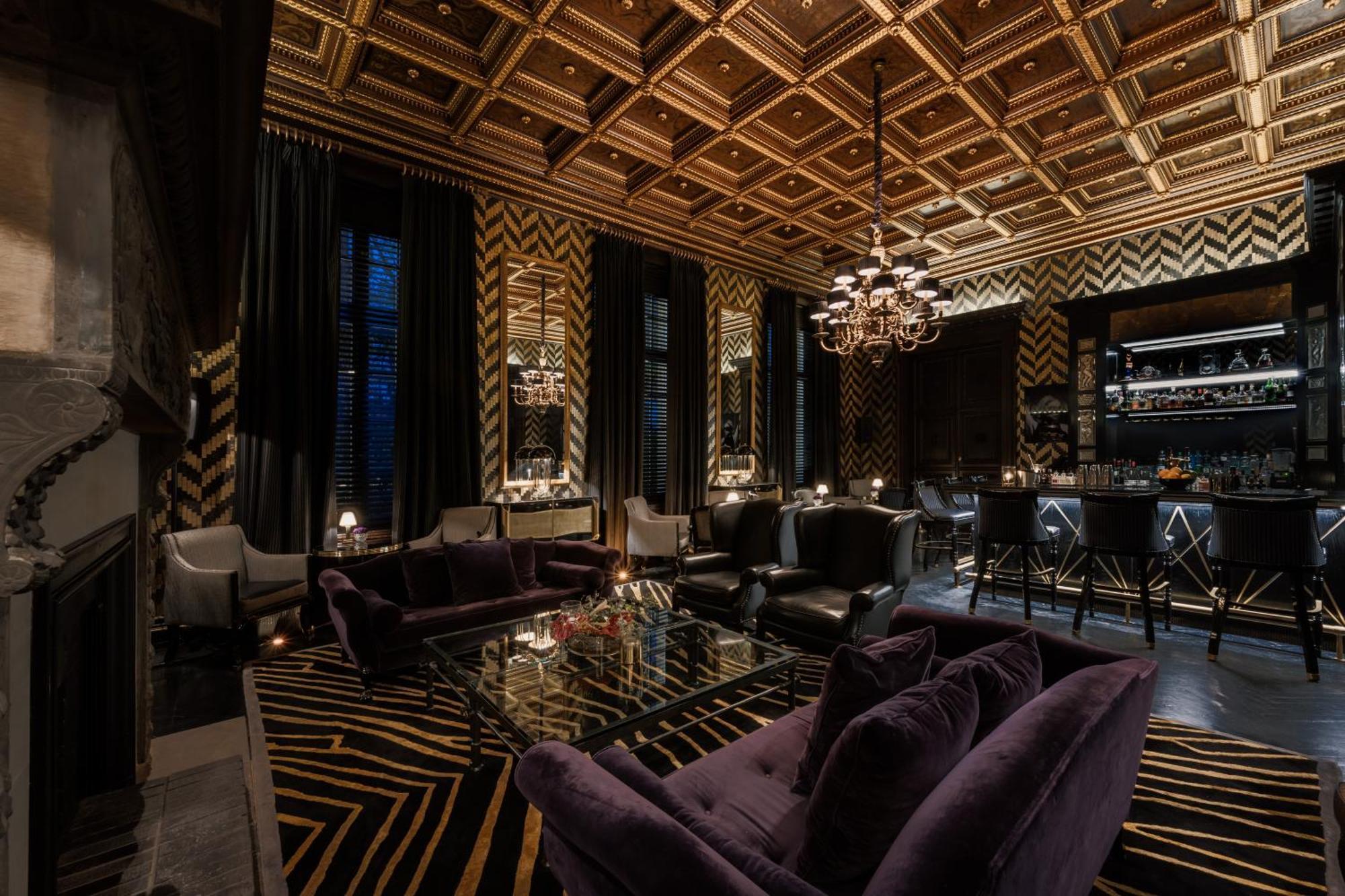 Schlosshotel Berlin Luaran gambar The interior of the bar