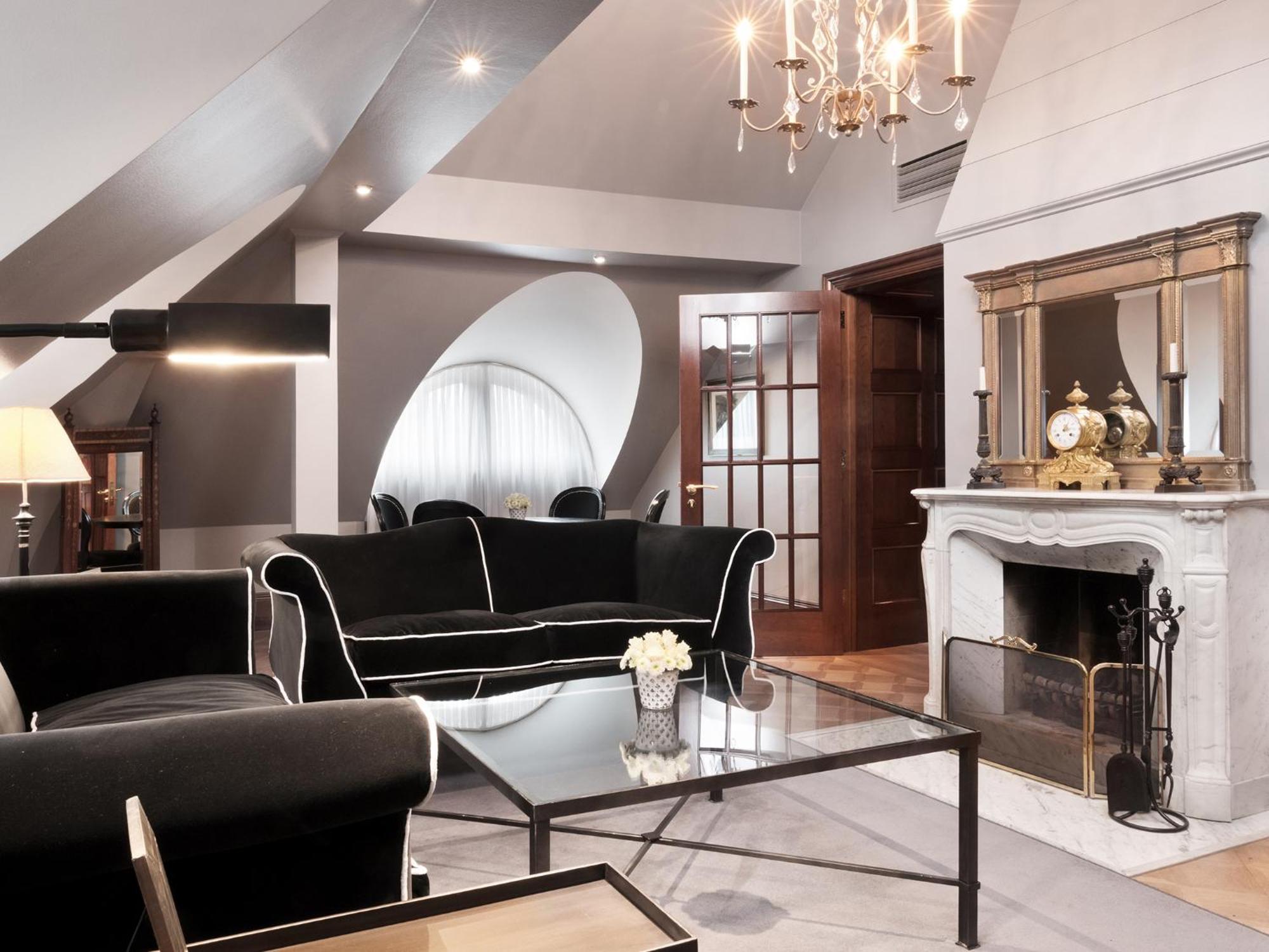Schlosshotel Berlin Bilik gambar The interior of the hotel